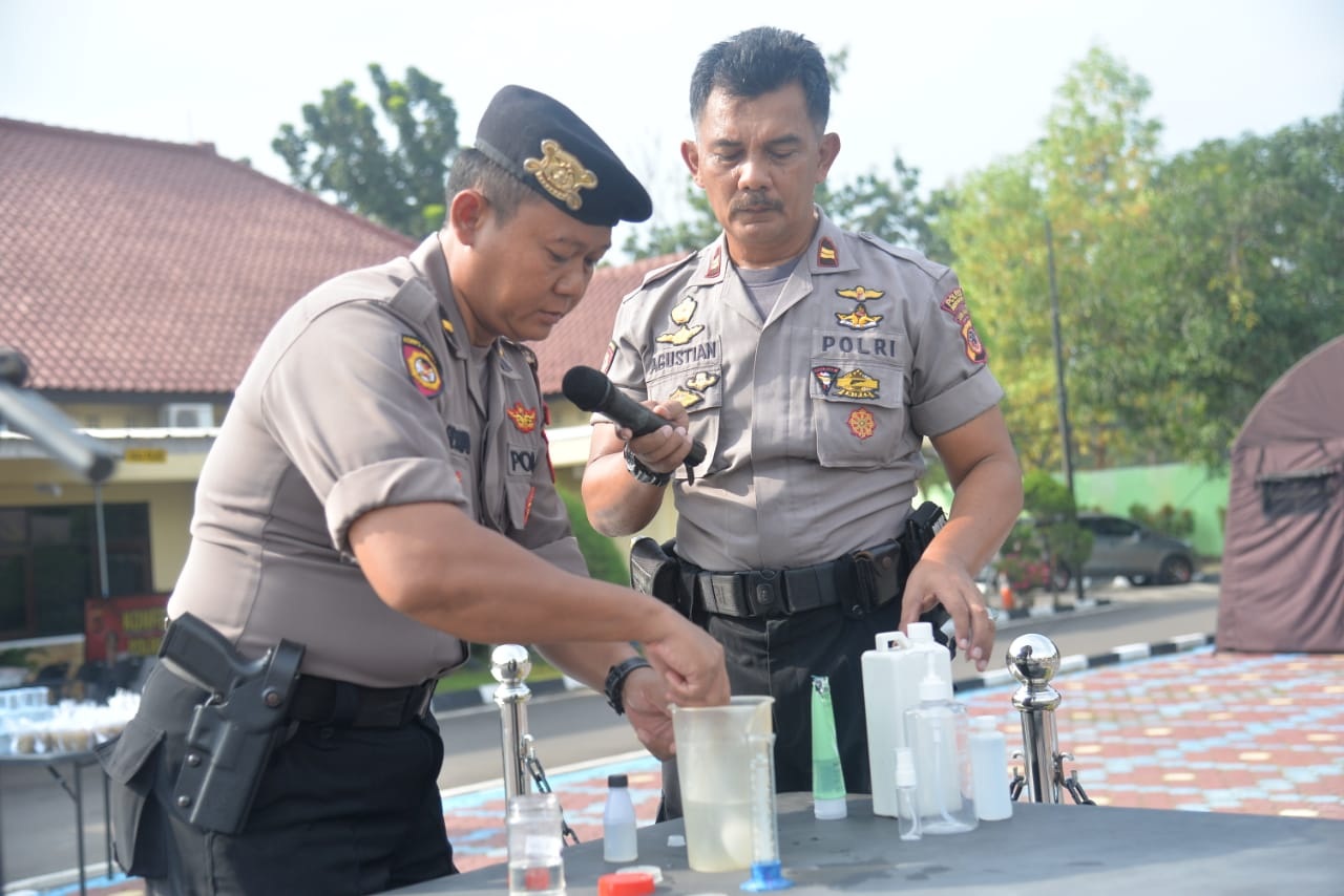 KBO Sabhara Latih Bikin Hand Sanitizer