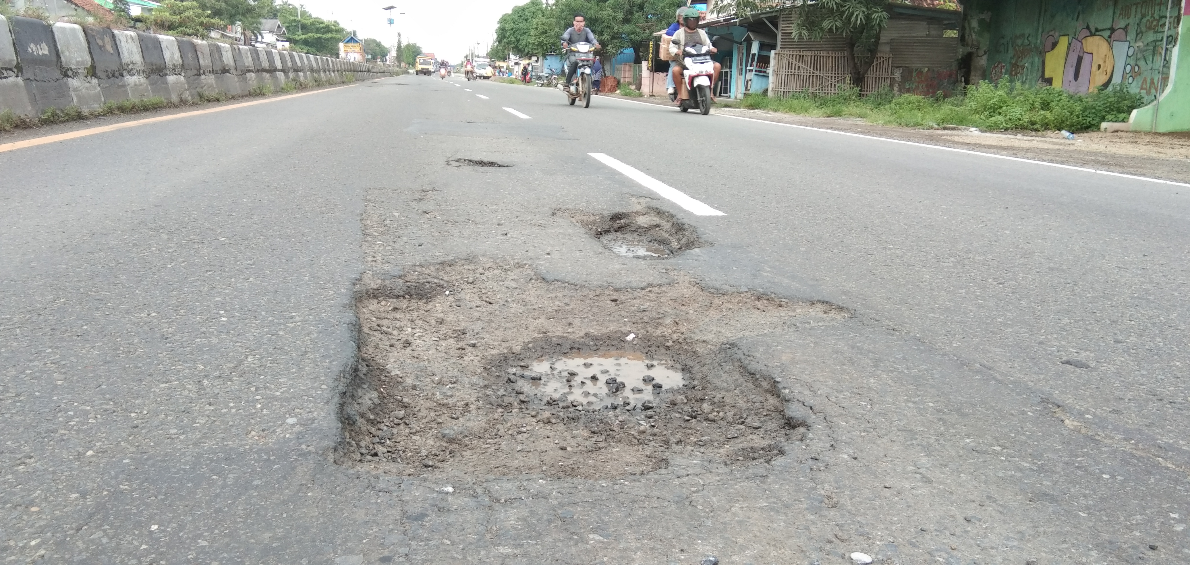 Warga Desak Perbaikan Jalan, Jalur Pantura Penuh Lubang, Sering Terjadi Lakalantas