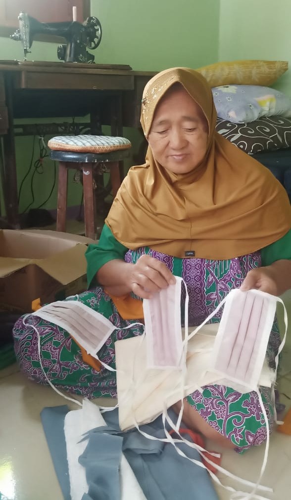 Inisiatif Produksi Masker, Hj Raswati Siap Dibagikan Gratis di Tengah Merebaknya Covid -19