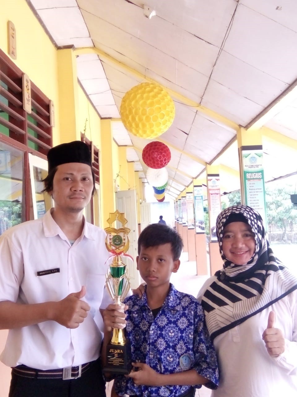 Raih Juara 2 Olimpiade PAI, Siswa SMPN Satu Atap 2 Krangkeng Ukir Prestasi