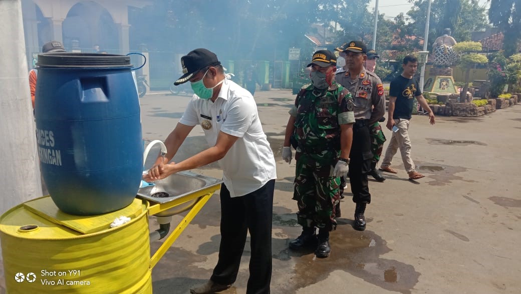 Camat Andri Resmikan Bilik Sterilisasi, Sigap Antisipasi Covid-19