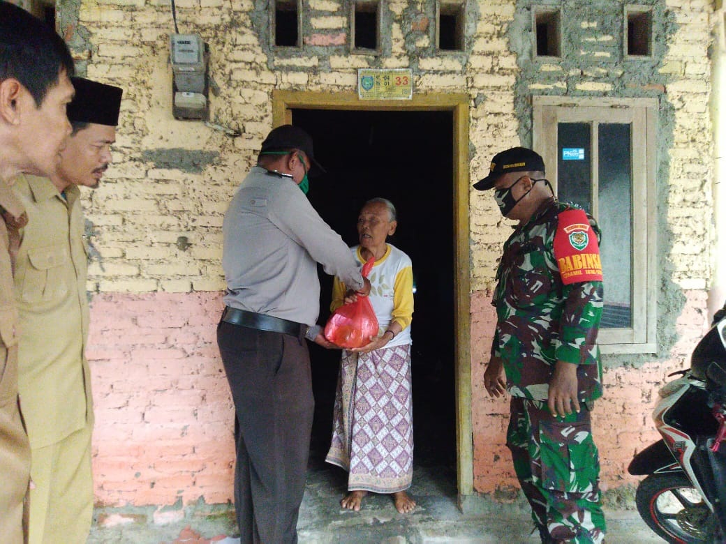 Door to Door, TNI-Polri Peduli Jompo Bagi Sembako