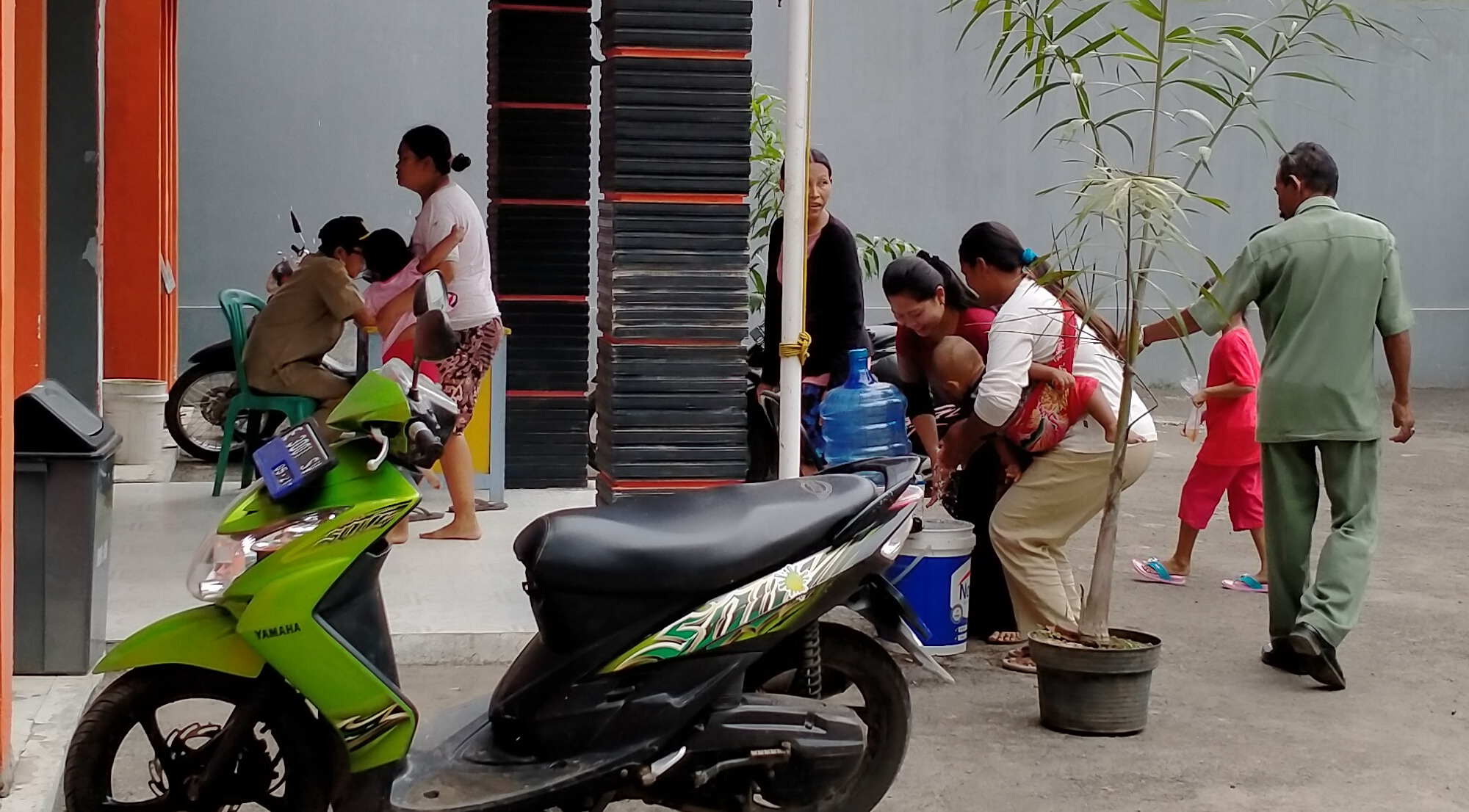 Ramai-ramai Minta Surat ke Pemdes, Warga Mohon Pembayaran Cicilan Utang Ditangguhkan