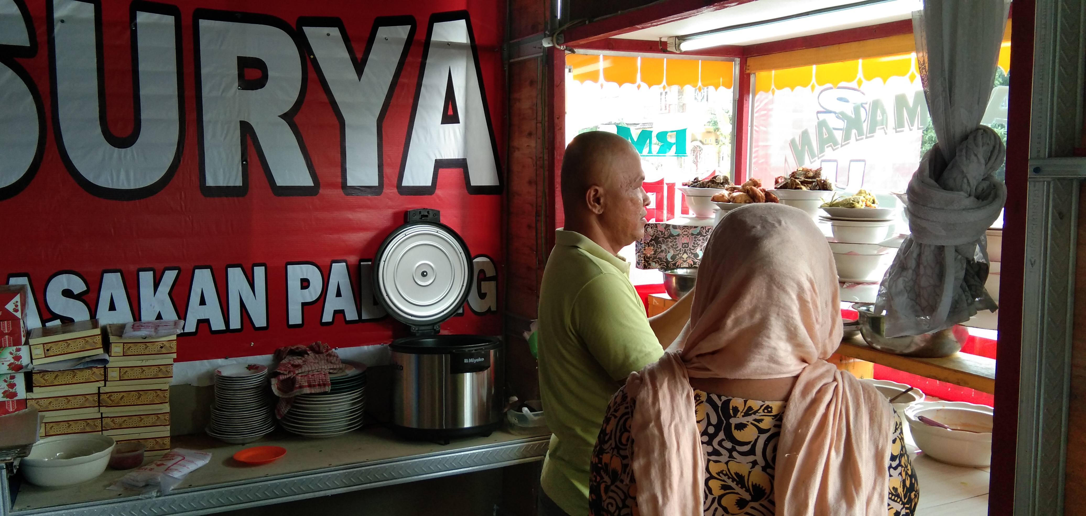 Dampak Corona, Omzet Turun sampai 80 Persen Warung Nasi Padang Sepi Pembeli