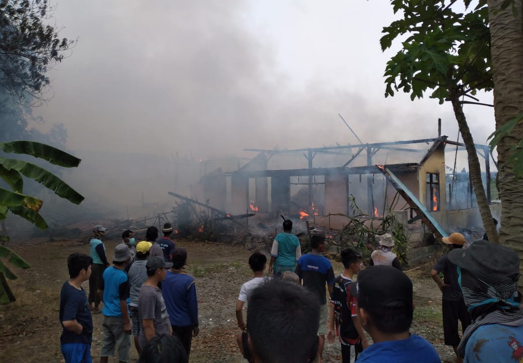 Dua Rumah Petani Ludes Terbakar