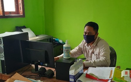 Pemdes Tukdana Sediakan Hand Sanitizer