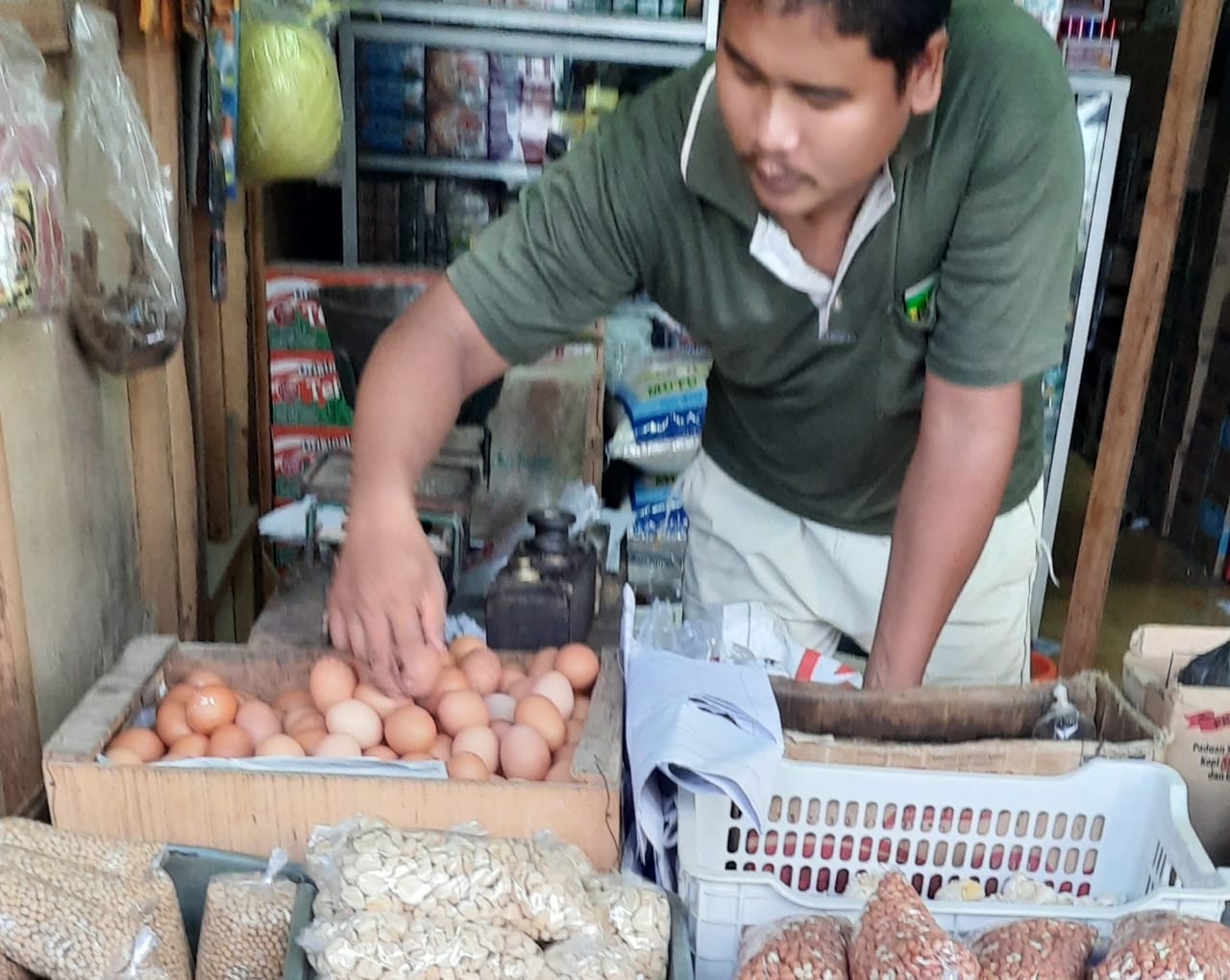 Harga Telur Ayam Naik di Pasar Jatibarang