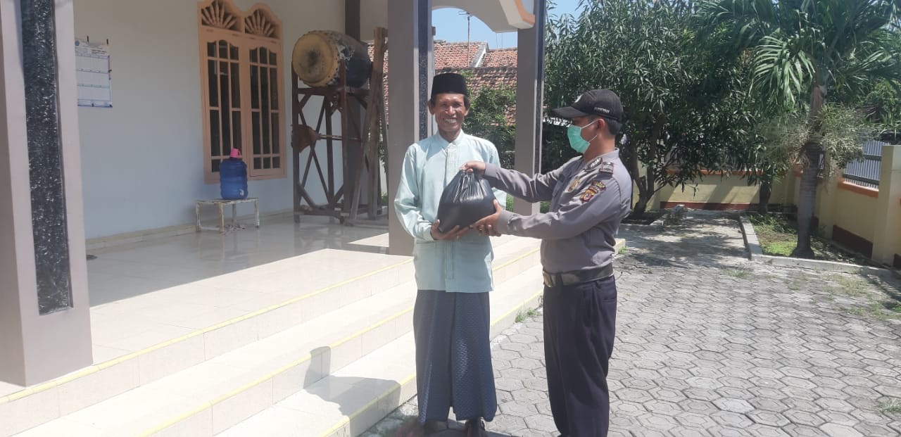 Polisi Peduli Guru Ngaji dan Marbot Masjid