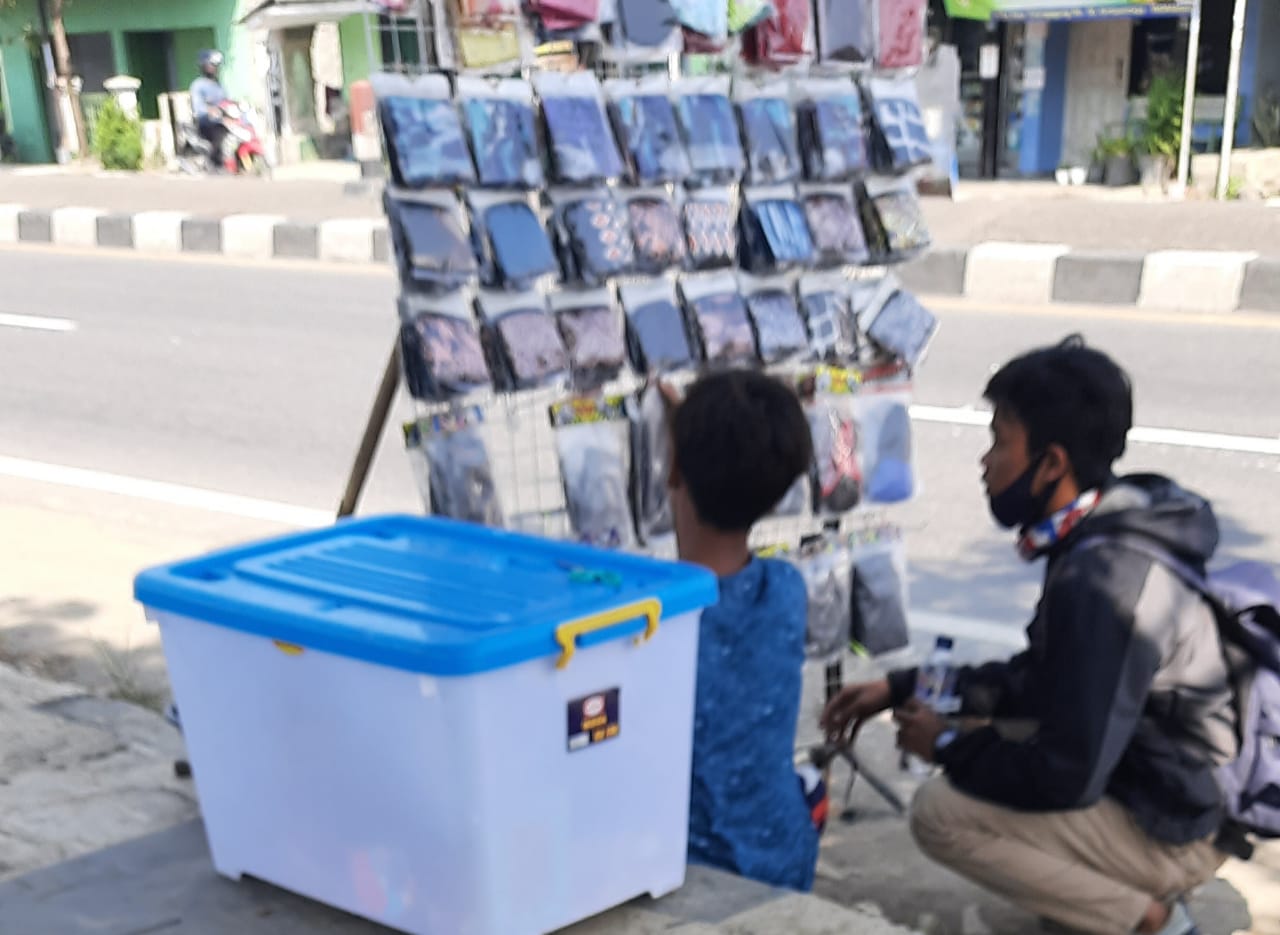 Omzet Pedagang Masker Dijalanan Menurun