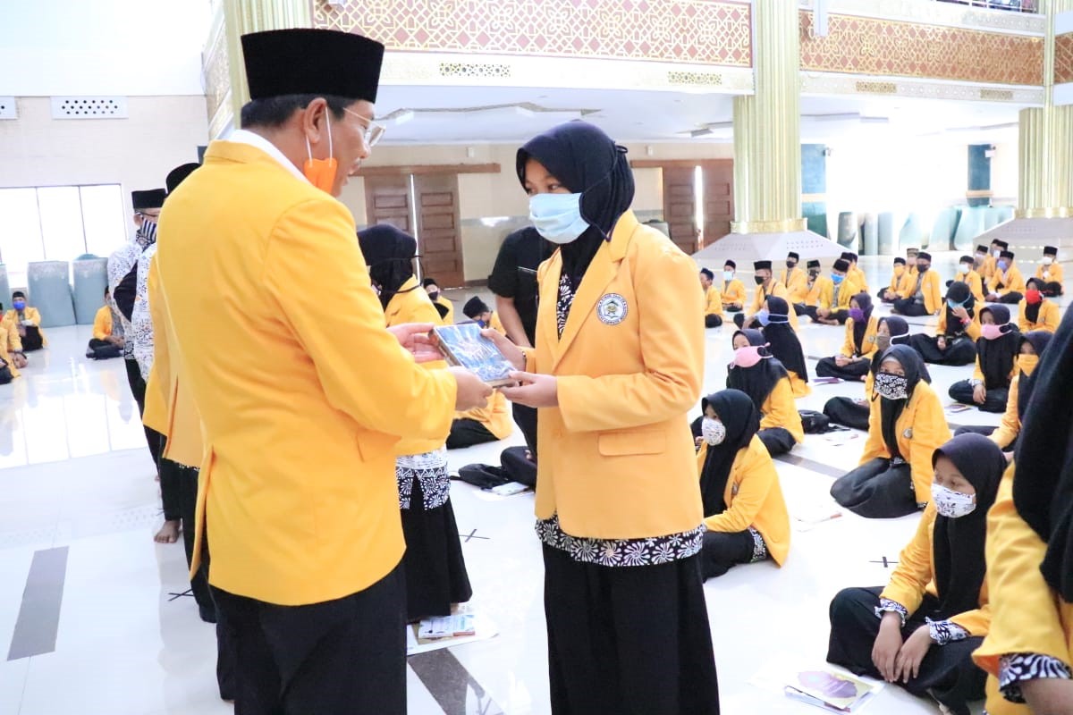 Plt Bupati Kukuhkan 140 Santri Tahfiz Takhasus