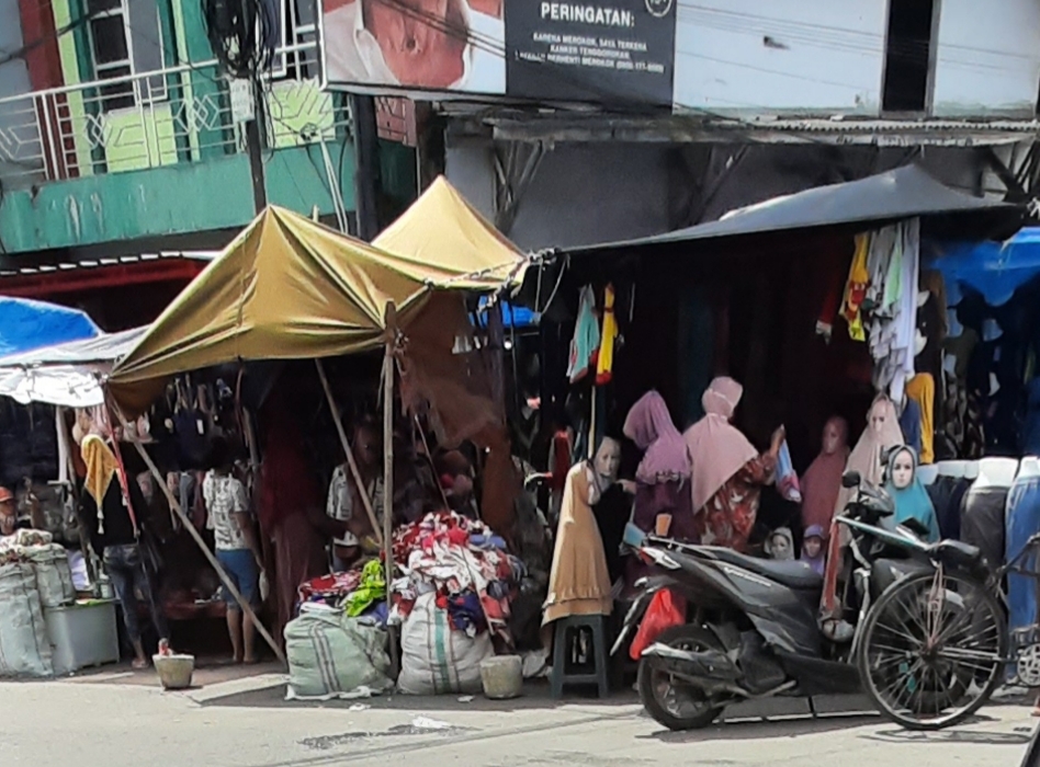 Corona, Omzet Pedagang Turun