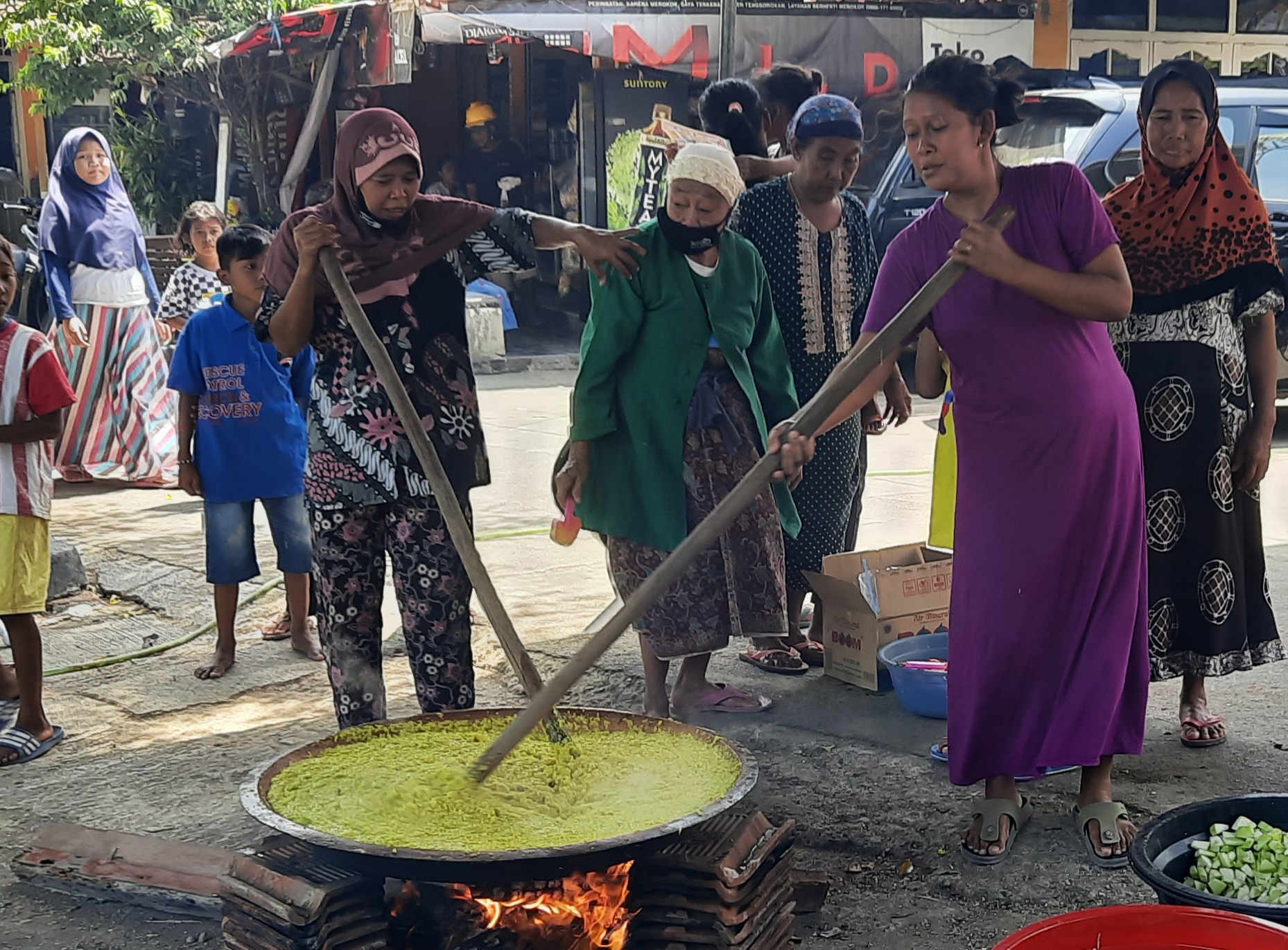 Melihat Tradisi Pembuatan Bubur Suro di Desa Kongsijaya