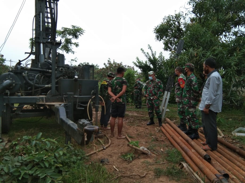 Bantu Petani, TNI Bangun Sumur Bor