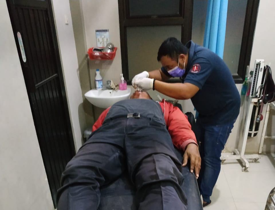 Tabrak Pantat Truk, Pemotor Luka Berat