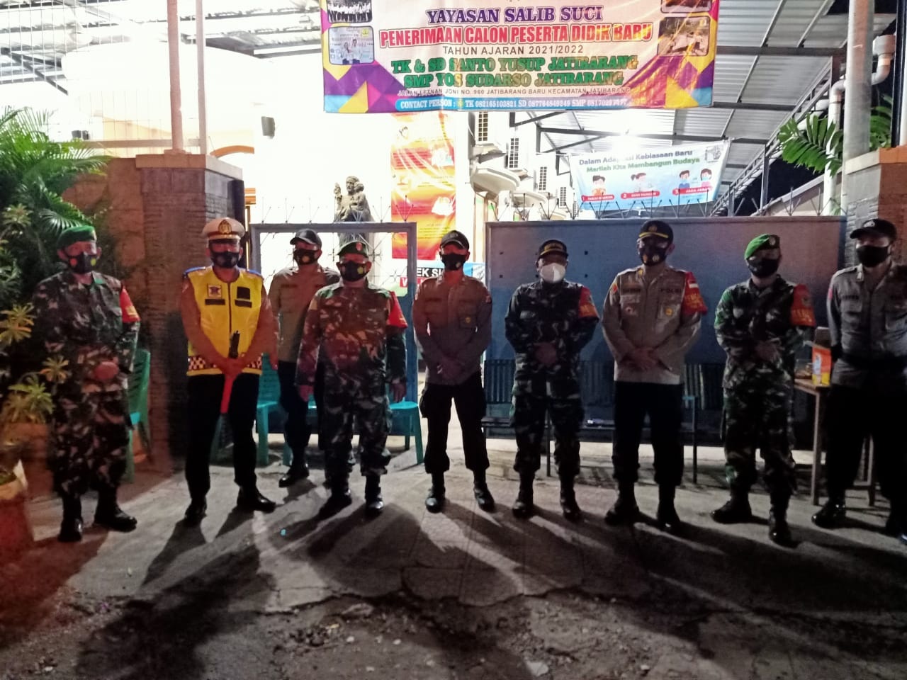Perayaan Natal di Jatibarang di Jaga TNI dan Polri