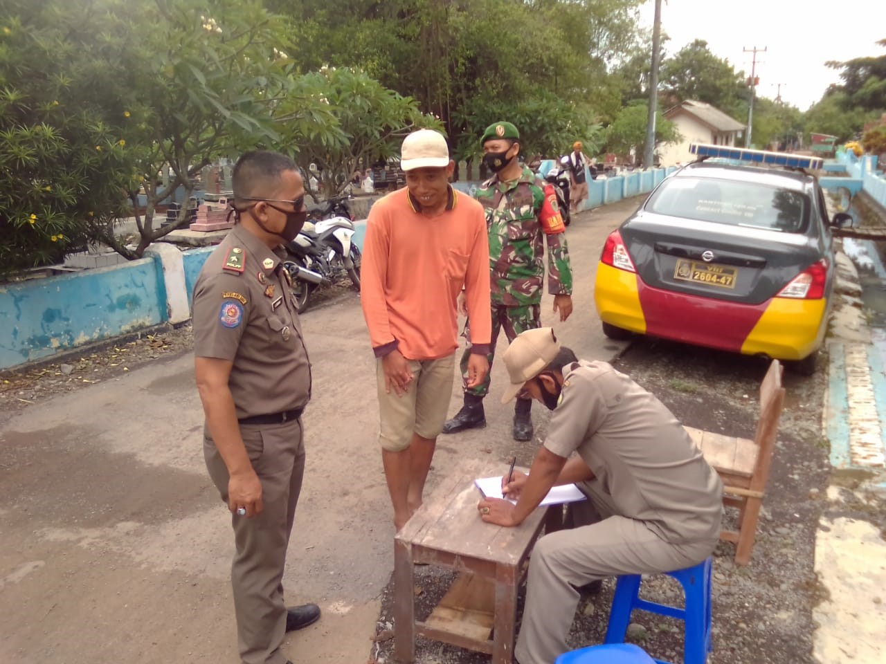 Gerebek Warga yang Tidak Bermasker