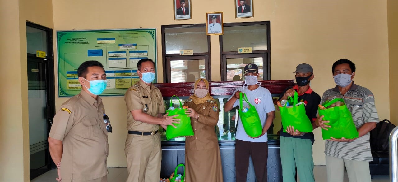 Jalani Isolasi Mandiri, 8 Warga Dapat Sembako