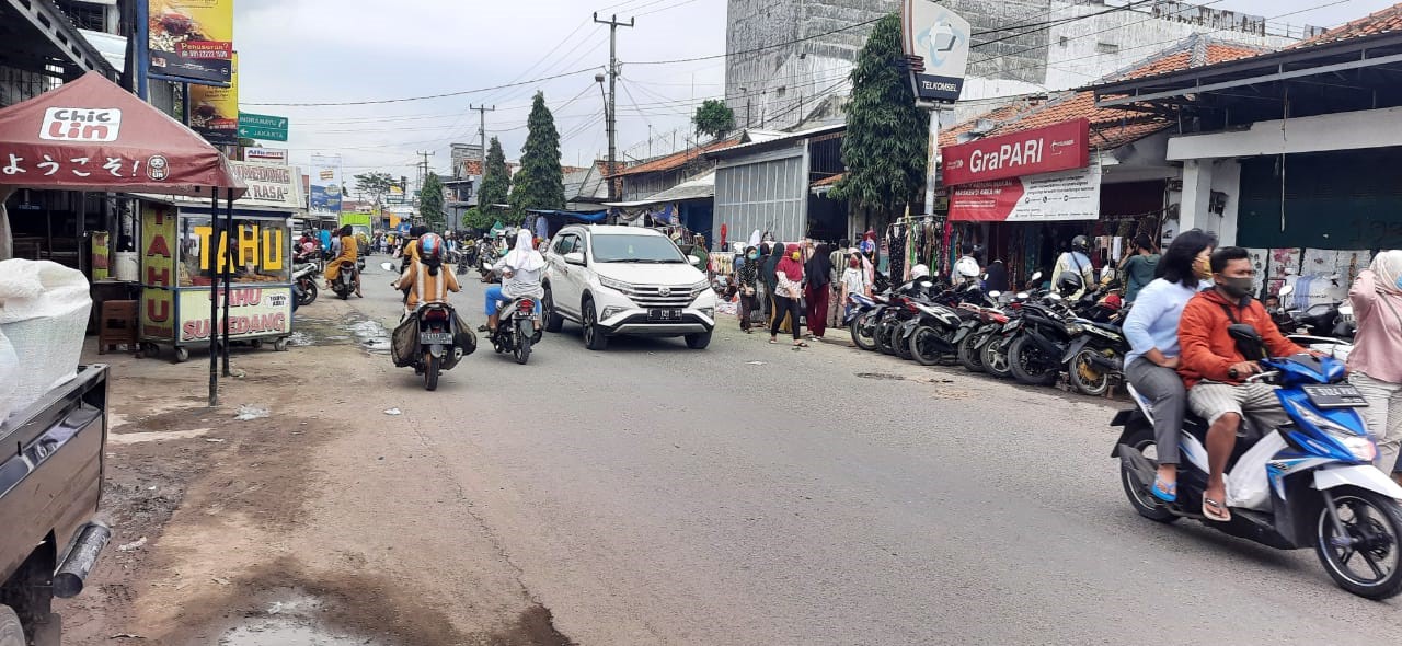 Libur Nasional, Pasar Mingguan Sepi