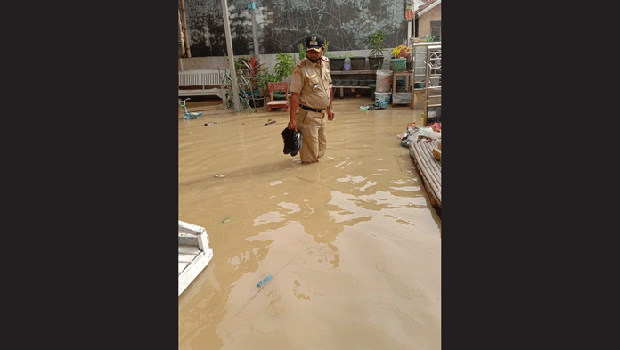 Aktivitas Nelayan Lumpuh, Banjir Rob Kembali Kepung Pesisir Eretan