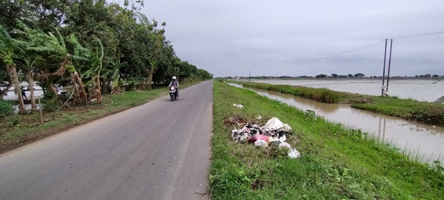 Bantaran Sungai Dipenuhi Sampah