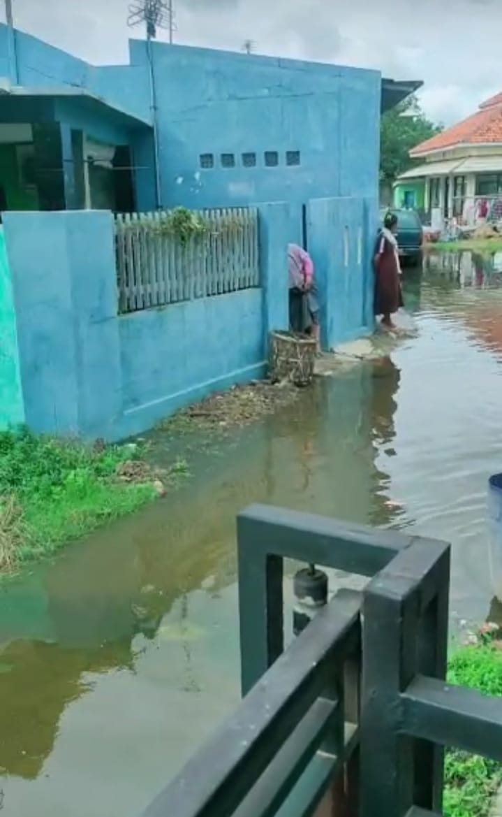 Rob Eretan Terus Naik, Rendam Komplek Perumahan