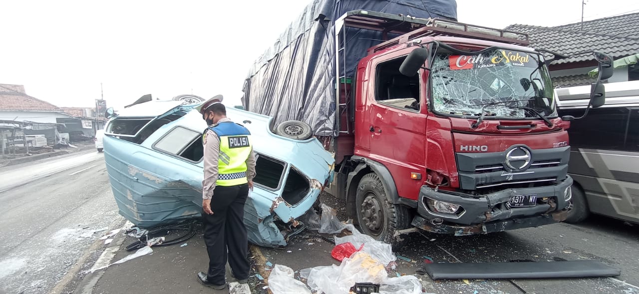 Pagi Ini, Ada Tabrakan Beruntun Tegalgubug Arah Indramayu, Truk Tronton, Angkot, Mobil Boks dan Minibus