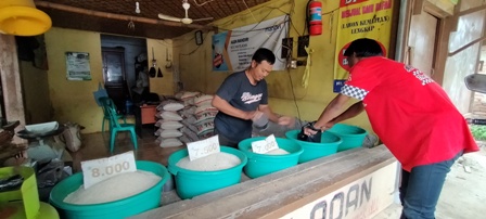 Pedagang Beras Terancam Gulung Tikar