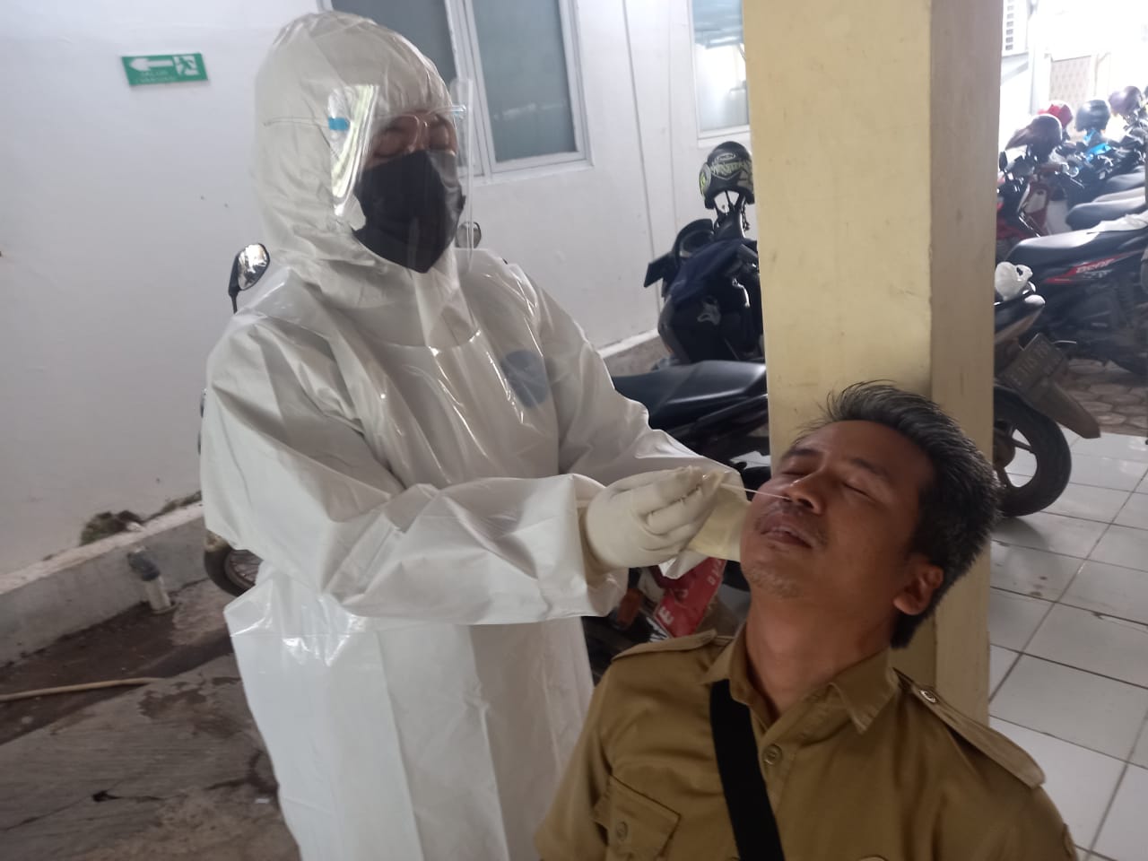 Giliran Kantor Kecamatan Sukagumiwang Lockdown