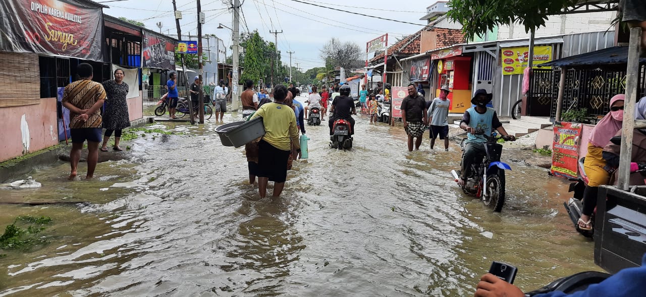 Ratusan Rumah Masih Terendam Banjir di Widasari Indramayu