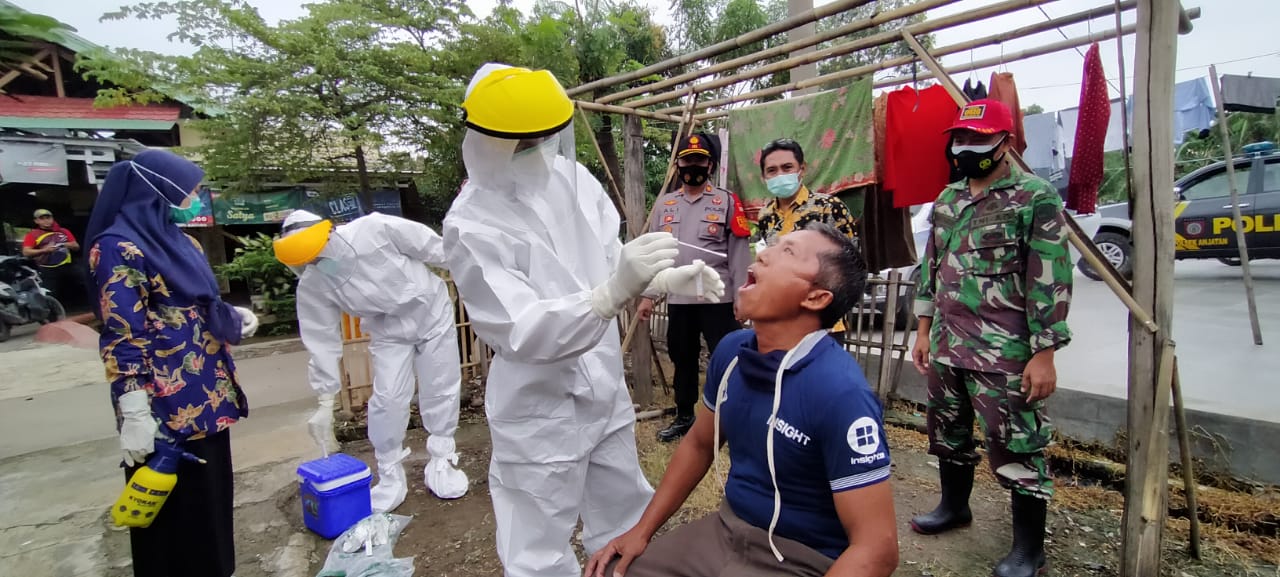 Puluhan Warga Terkait Klaster Ziarah Jalani Tes Swab