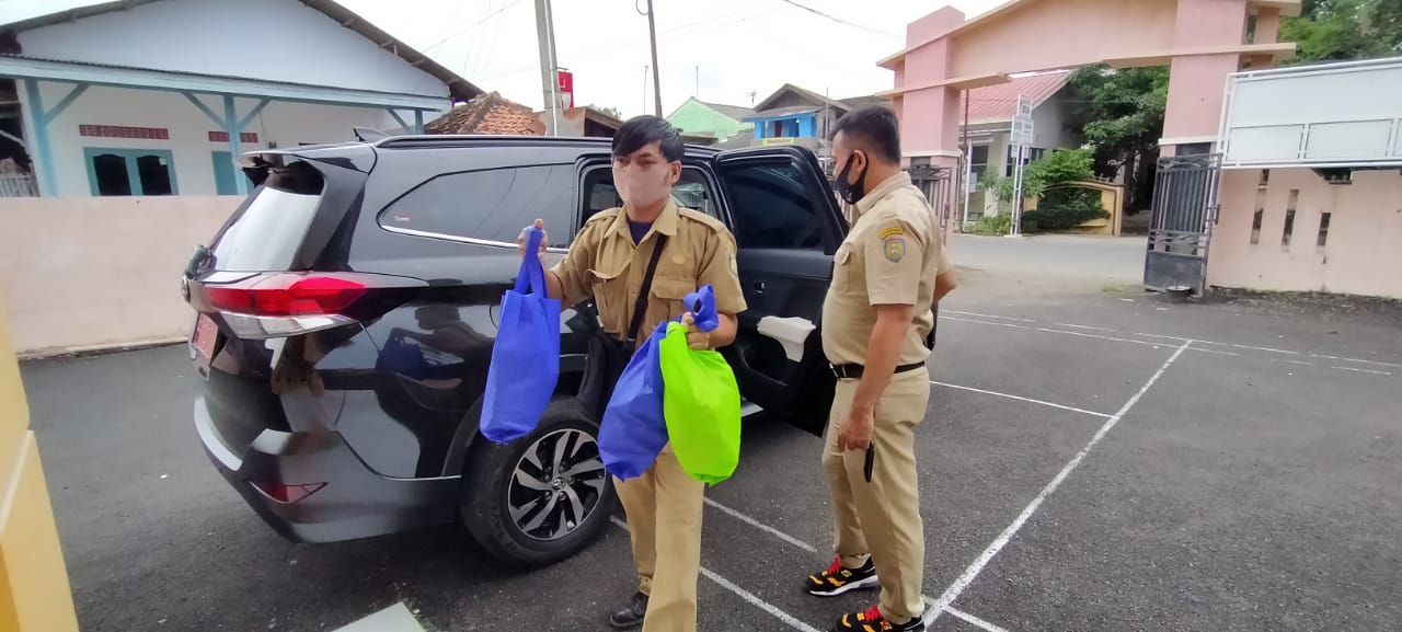 26 Warga Kluster Ziarah Terima Bantuan Sembako
