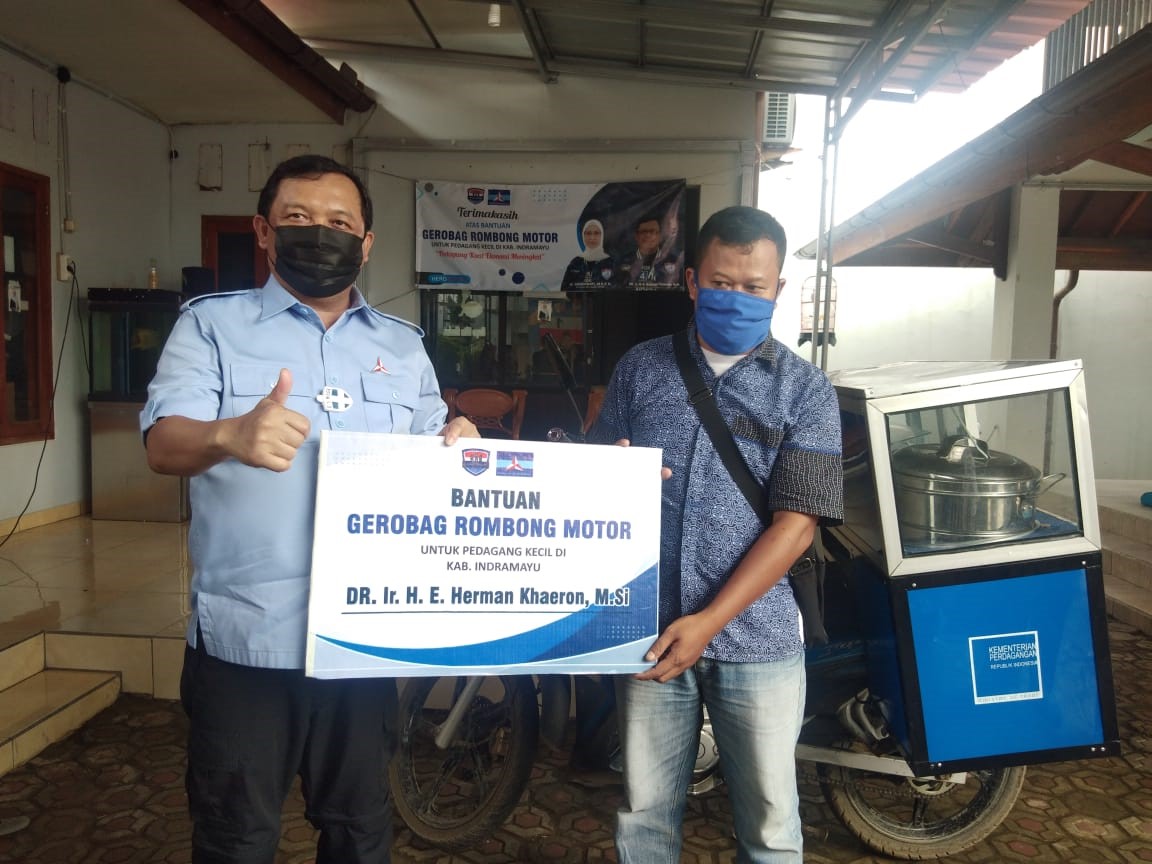 Hero Bagikan Gerobak Motor