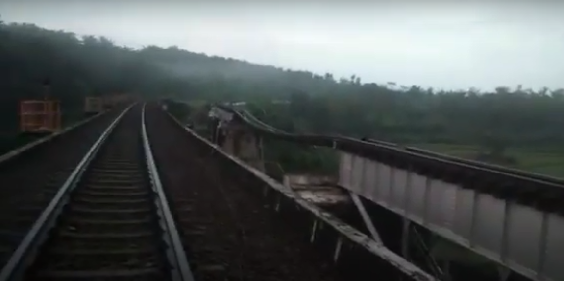 Jembatan Tonjong Ambruk, Kereta Api di Daop 3 Cirebon Terdampak