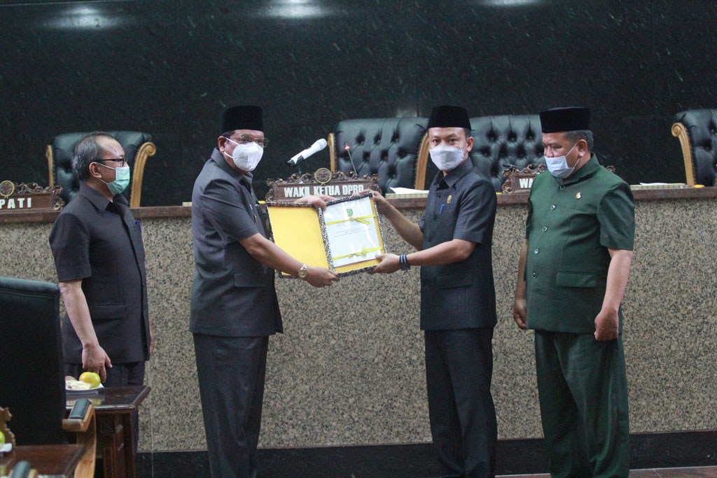 Sampaikan LKPJ, Bupati Taufik Pamitan ke DPRD