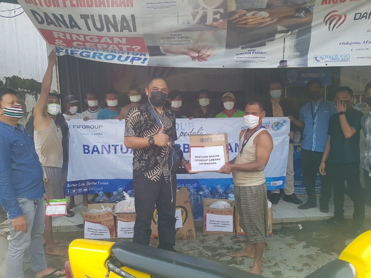 FIFGROUP Jatibarang Bantu Korban Banjir