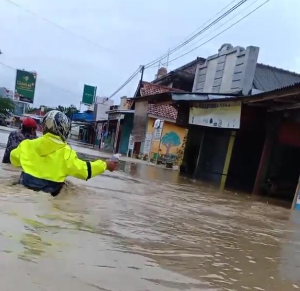 Terisi Banjir Sepinggang, Ratusan Warga Mengungsi