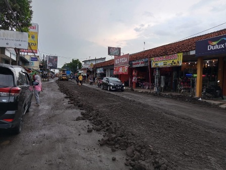 Jalan “Wisata” Lobang Sewu Mulai Diperbaiki