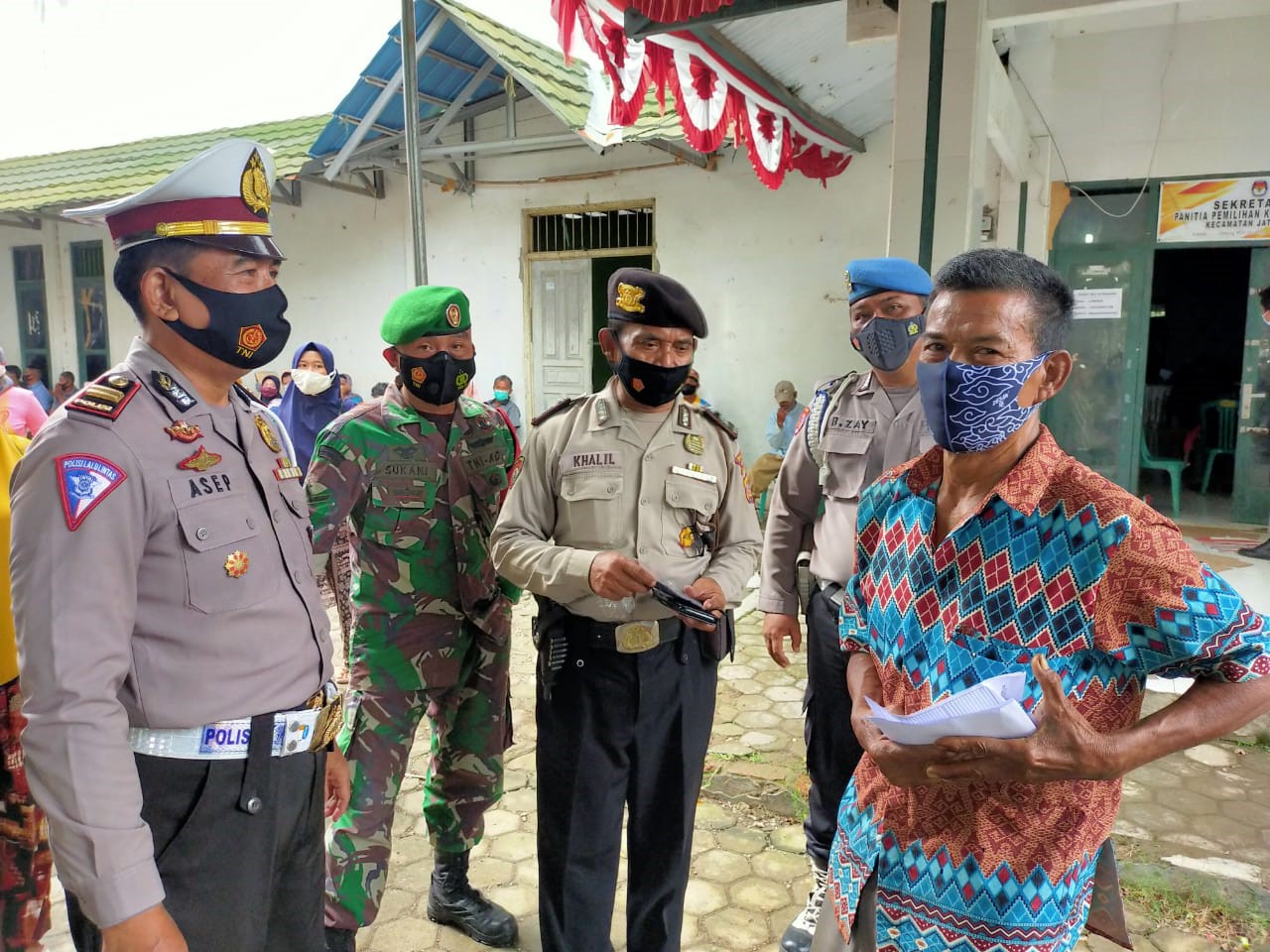 Satgas Covid-19 Bagikan Masker