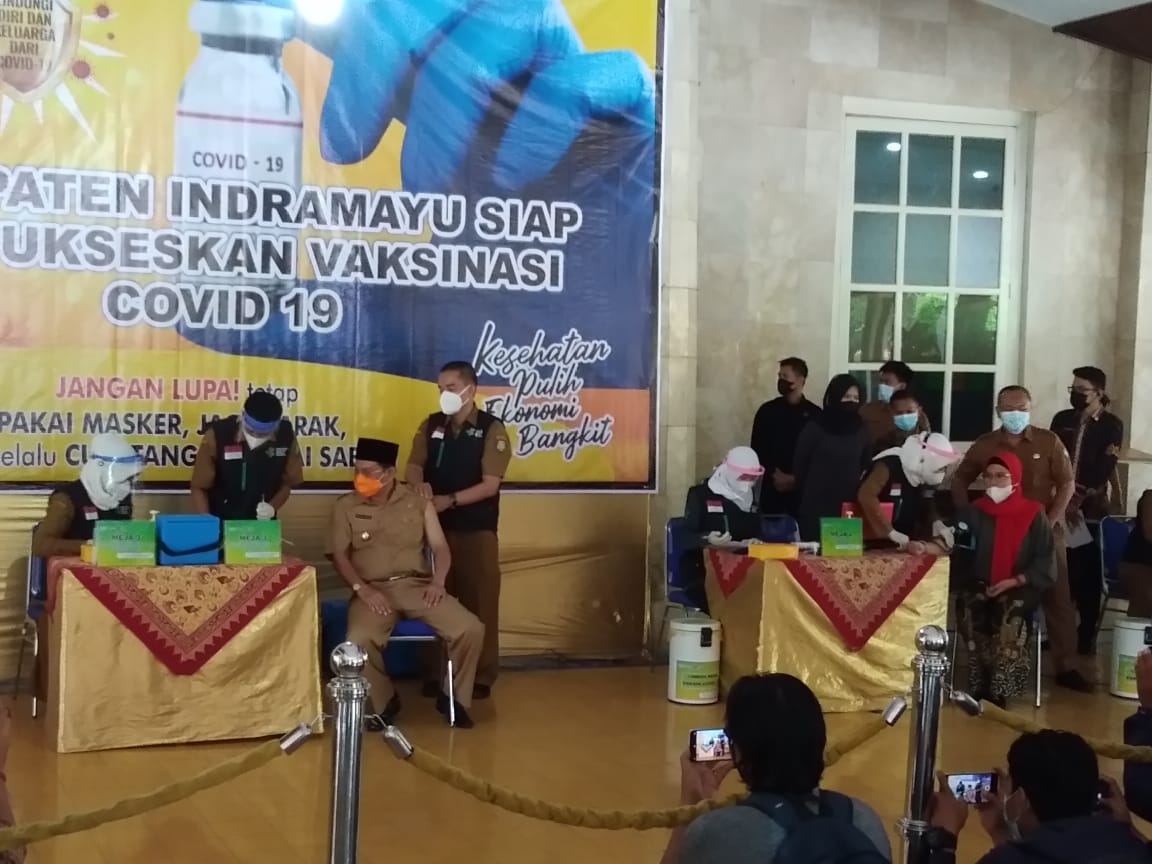 Tensi Naik, Plt Bupati dan Bupati Terpilih Indramayu Nyaris Gagal Disuntik Vaksin Covid-19