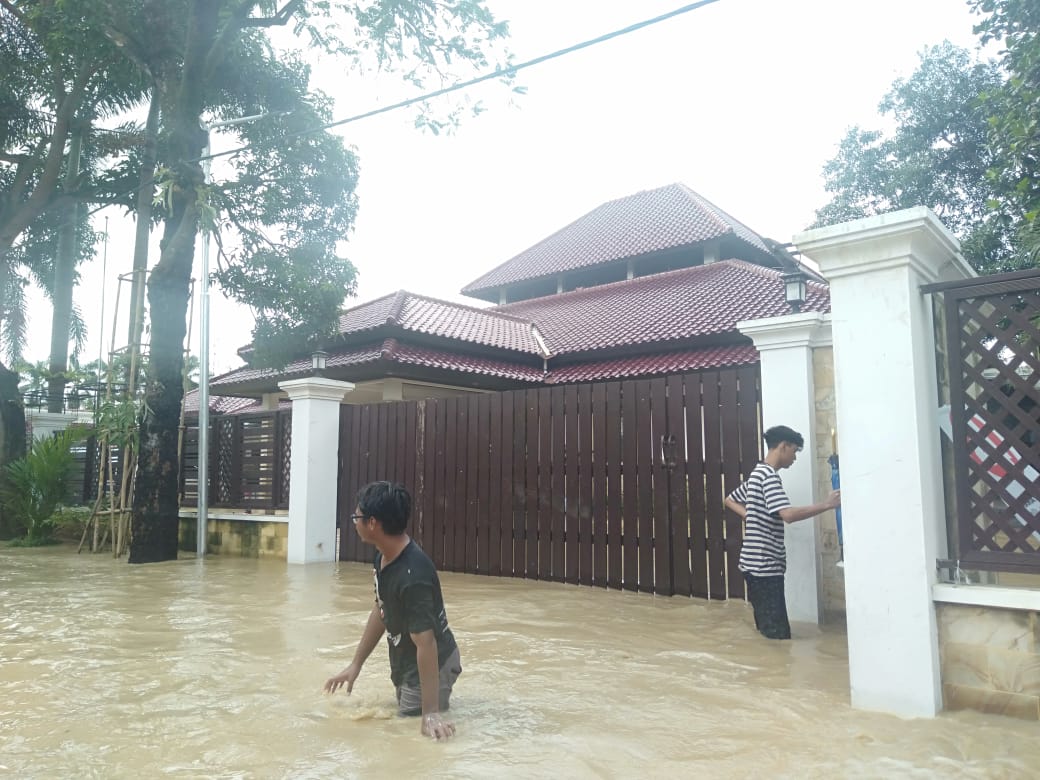 Rumah Orang Tua Bupati Terpilih Indramayu Nina Agustina Kebanjiran