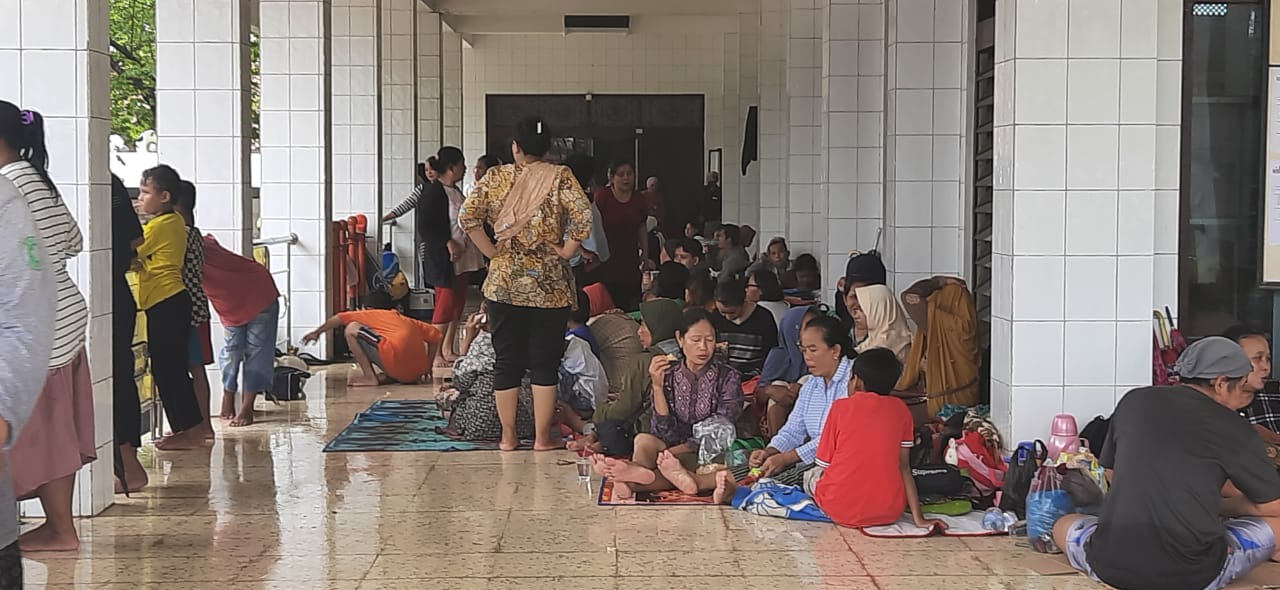Sungai Cimanuk Meluap, Ribuan Warga Kertasemaya Mengungsi