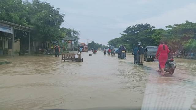 Jalur Pantura Kandanghaur-Losarang Terancam Putus