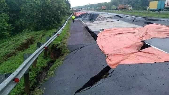 Jalan Tol Cipali Ambles, Diawali Terjadinya Hal Ini