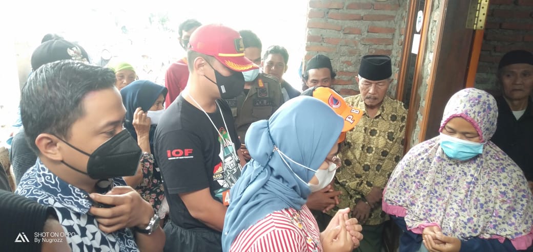 Bupati Terpilih Nina Agustina Melayat ke Korban Hanyut Sungai Bugel