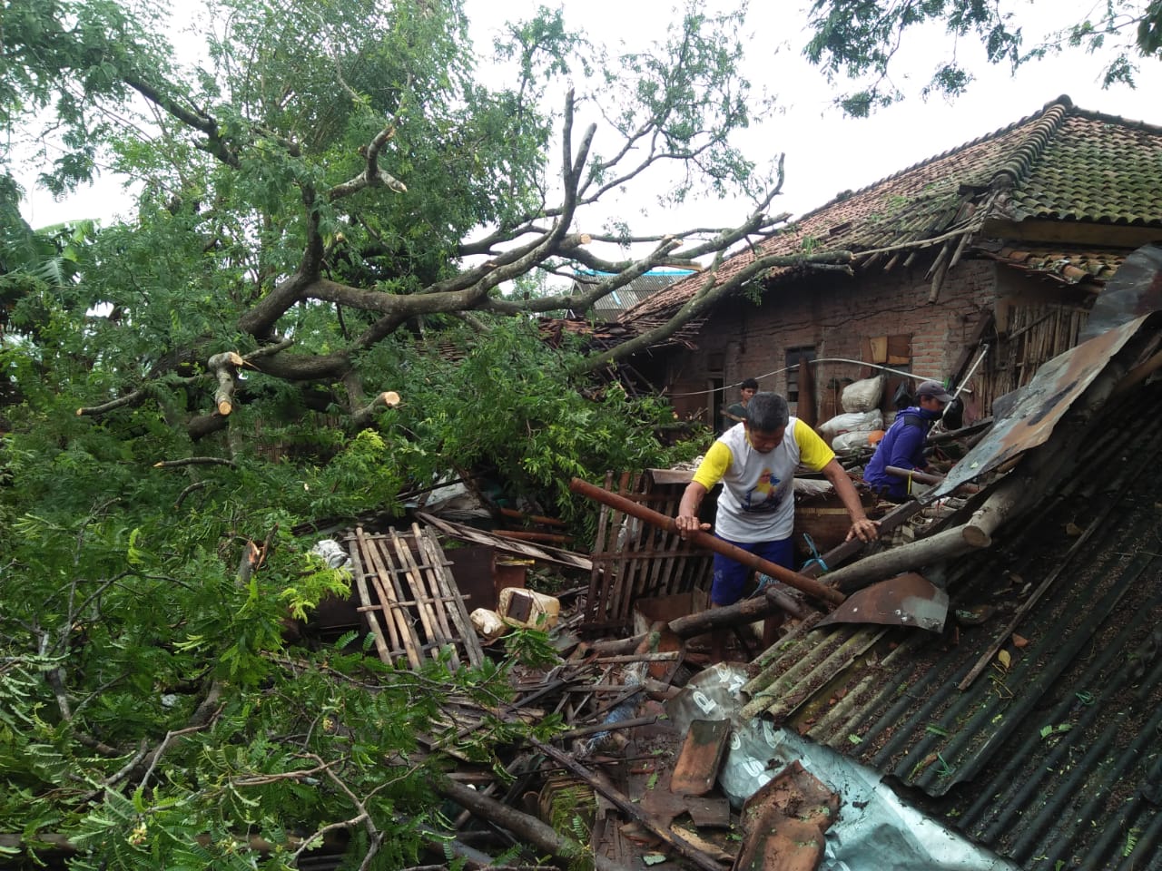 Bertambah 9 Rumah Rusak Diterjang Puting Beliung