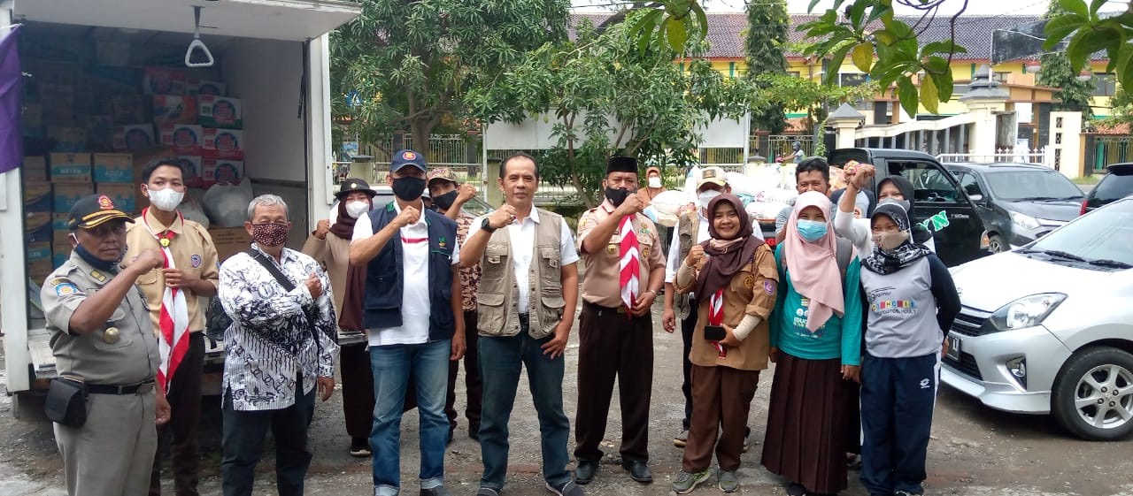 Warga Karangampel Peduli Korban Banjir