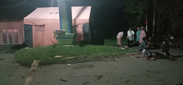 Banjir, Warga Nginap di Tenda Pengungsian