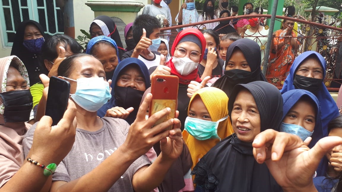 Salurkan Bantuan dari Presiden Jokowi