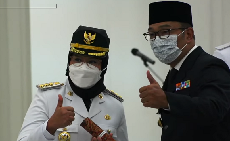 Gubernur Jabar Lantik Nina-Lucky Jadi Bupati dan Wakil Bupati