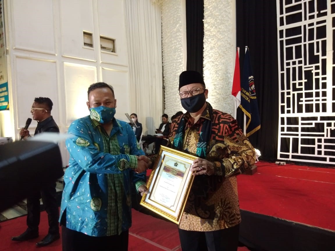 Dedi Wahidi Raih PWI Award 2021